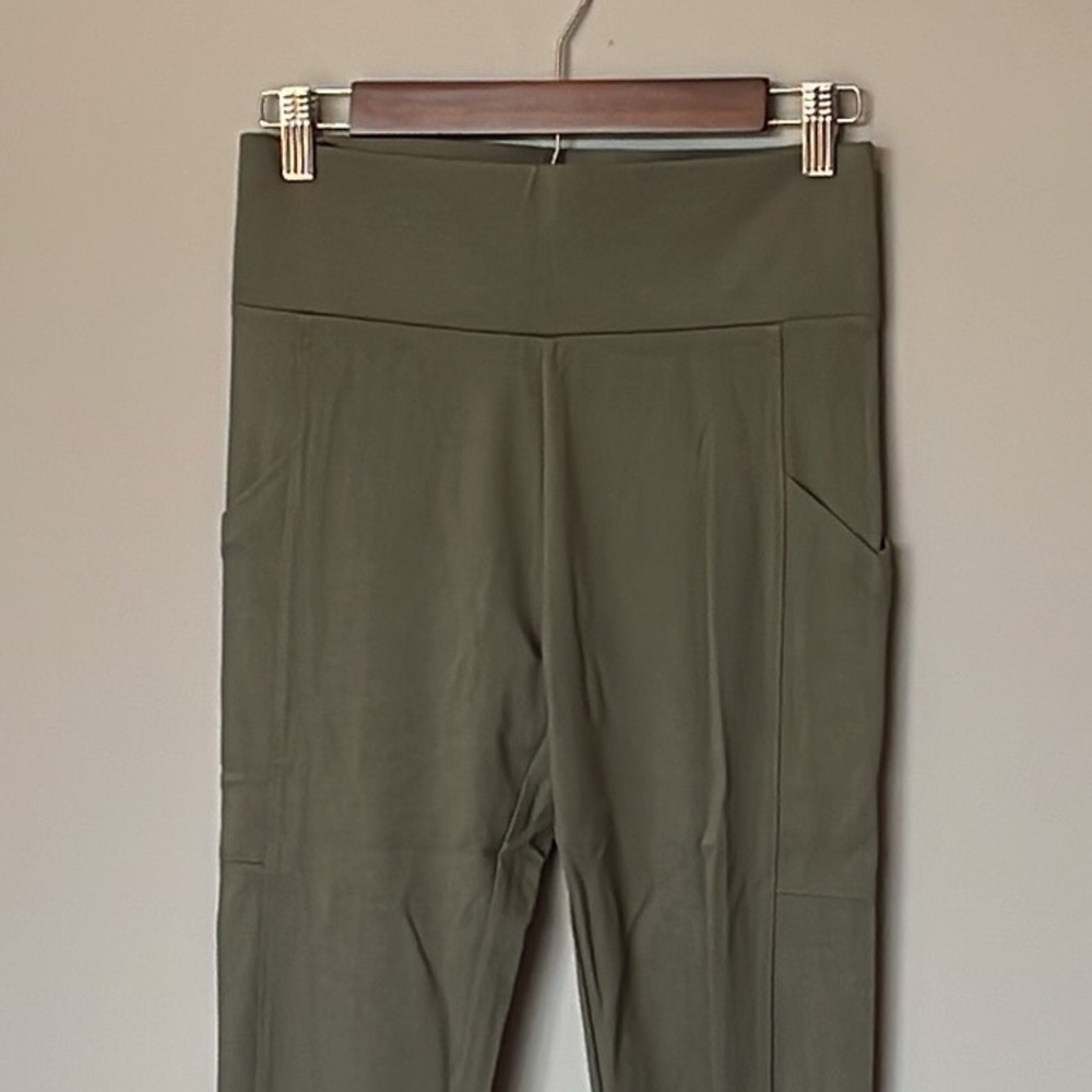 NWT Lou & Grey army green Lite Ponte pocket leggings - Picture 5 of 9